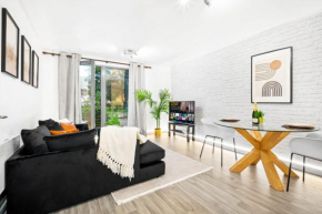 Luxury Apartment - City Centre - Balcony - Free Wifi & Netflix -126S